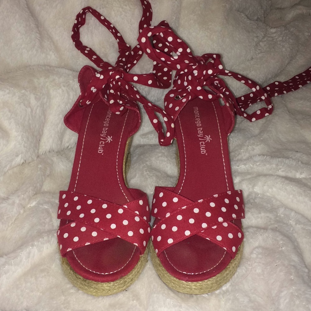 Red polka dot wedges